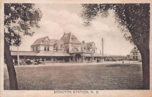 MONCTON STATION TRAIN DEPOT NEW BRUNSWICK CANADA STAMP POSTCARD 1928