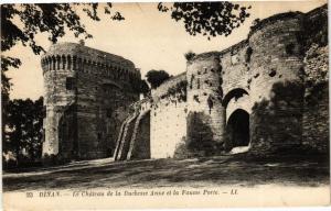 CPA DINAN - Le Chateau de la Duchesse Anne et la Fausse Porte (230006)