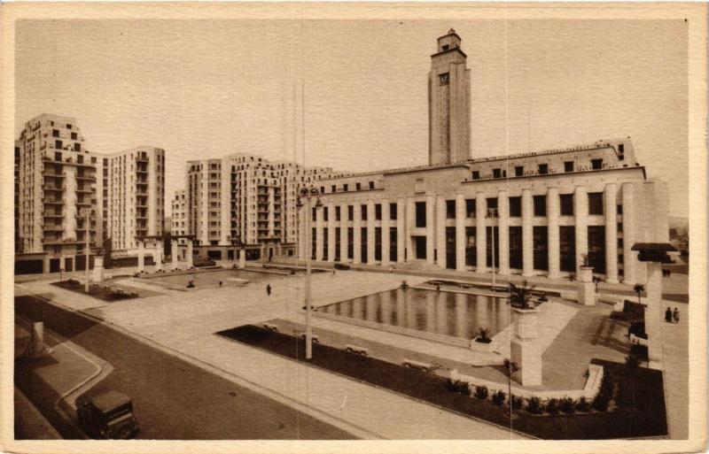 CPA VILLEURBANNE Place Albert-THOMAS et l'Hotel de Ville (614367)