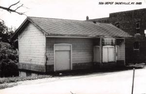 Sadieville Kentucky 1985 Southern train depot real photo pc (Y9308)