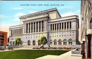 Postcard COURT HOUSE SCENE Milwaukee Wisconsin WI AN9690