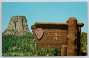 National Monument Devils Tower Wyoming Entrance Gate Postcard M23