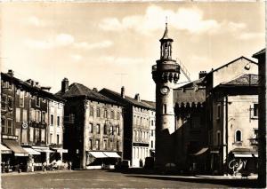 CPA YSSINGEAUX - Place du Marechal Foch et le Vieux Beffroi (585923)