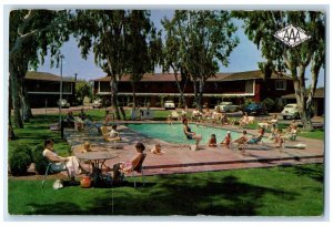 1957 Town House Motor Hotel Swimming Pool Fresno California CA Vintage Postcard 