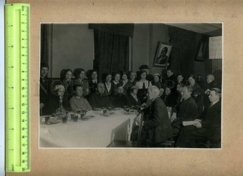 230916 USSR 1930-years Tea Party Kirov portrait on the wall old PHOTO