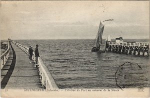 CPA OUISTREHAM L'Entree du Port au Moment de la Maree (1229927)