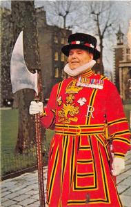 BF38149 uk yeoman warder at the tower of london military  queen king royalty