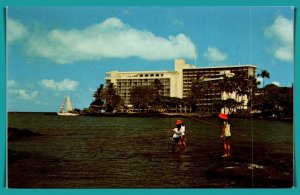 Hawaii - Naniloa Surf - Hilo Bay - [HI-118]