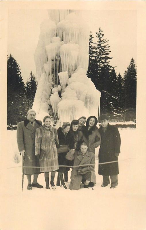 Social history Foto Tizian Tatr. Lomnica Slovakia group of people snapshot 1943