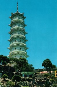 CONTINENTAL SIZE POSTCARD THE TIGER PAGODA TIGER BALM GARDEN HONG KONG 1970s