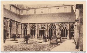 Courtyard View, Cour Cote Nord-Ouest, Le Cloitre, Verdun, Meuse, France 1900-10s