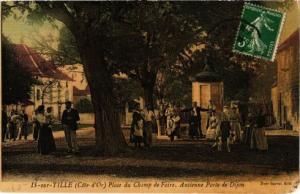 CPA AK IS-sur-TILLE - Place du Champ de Foire ancienne porte de DIJON (175904)