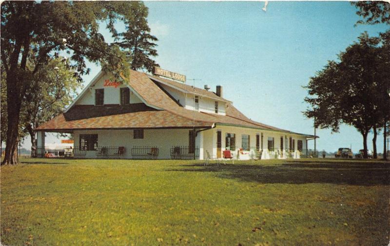 Marysville Ohio~Five Point Lodge Hotel~Chairs in Yard~1950s Postcard