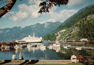 CONTINENTAL SIZE POSTCARD HORSESHOE BAY WEST VANCOUVER BRITISH COLUMBIA VIEW 2