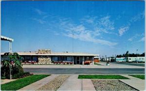 LODI , CA California  ALMOND DRIVE  Mobile Home Park  c1950s Cars   Roadside