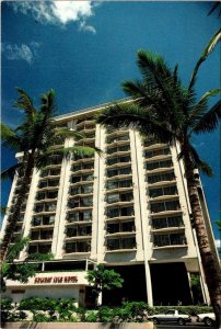 Honolulu, HI Hawaii  HOLIDAY ISLE HOTEL  Waikiki Beach  4X6 Continental Postcard