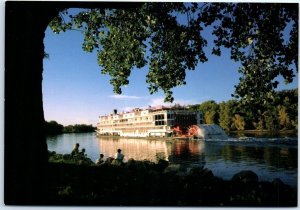 Postcard - Mississippi River paddle-wheeler, Bay Point Park - Red Wing, MN