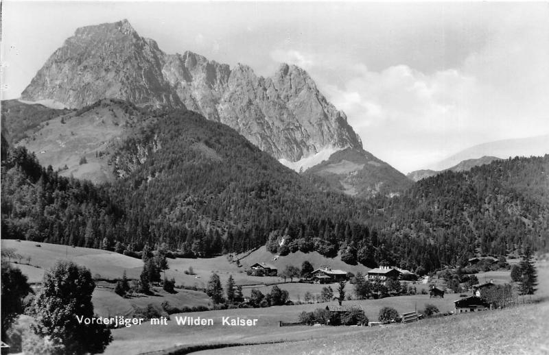 B94775 vorderjager mit wilden kaiser real photo austria