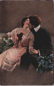 Beautiful Romantic Couple In Love Romance Kissing Vintage Postcard C206