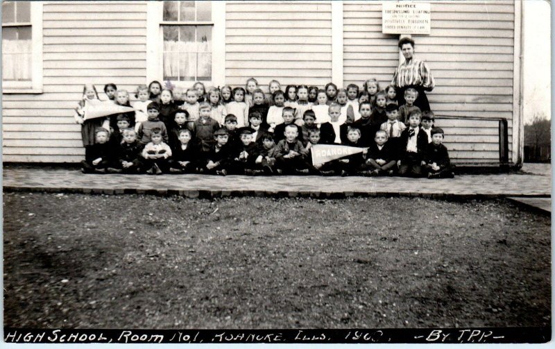 RPPC ROANOKE, IL Illinois ~ Students at SCHOOL 1908 Woodford County  Postcard 