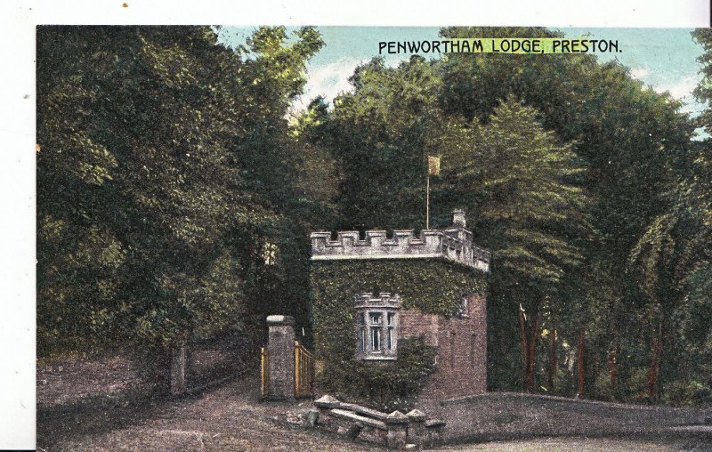 Lancashire Postcard - Penwortham Lodge - Preston     DR612