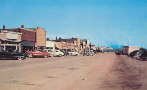 Postcard Michigan Mackinaw Main Street autos 1950s Hiawatha Colorpicture 23-5388