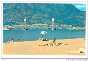 Beach , Okanagan Lake , KELOWNA , B.C. , Canada , 40-60s