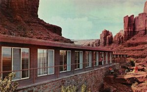 Utah, UT   HARRY GOULDING'S MONUMENT VALLEY LODGE~Balcony   ROADSIDE  Postcard