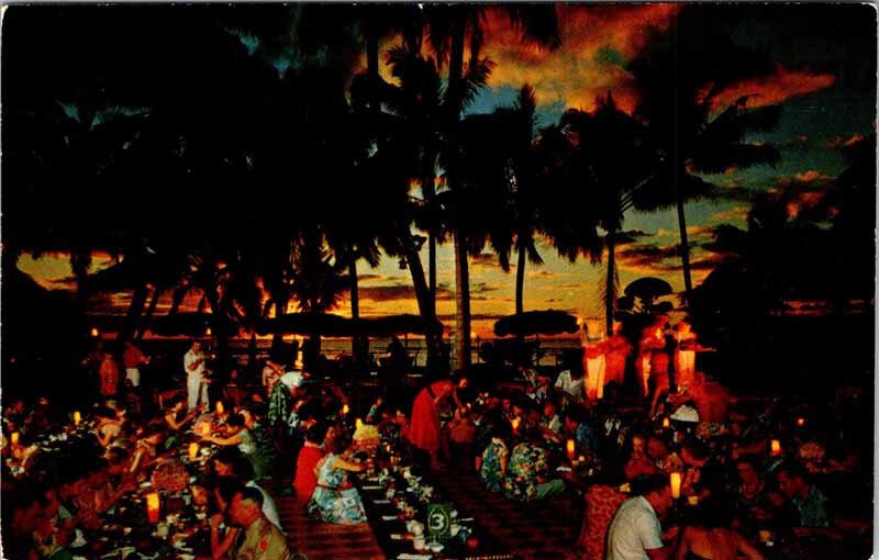 Postcard TOURIST ATTRACTION SCENE Honolulu - Waikiki Hawaii HI AM5049