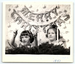 1951 MERRY CHRISTMAS FROM THE CROPPS 2 CUTE GIRLS CANDLES CARD PHOTO Z799