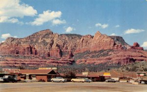 Sedona, AZ Arizona  STREET SCENE  Hitching Post Cafe~Motel~50's Cars  Postcard