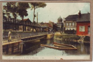 P1332 old 1902 postcard roubaix - le pont de mouvux bridge town people france