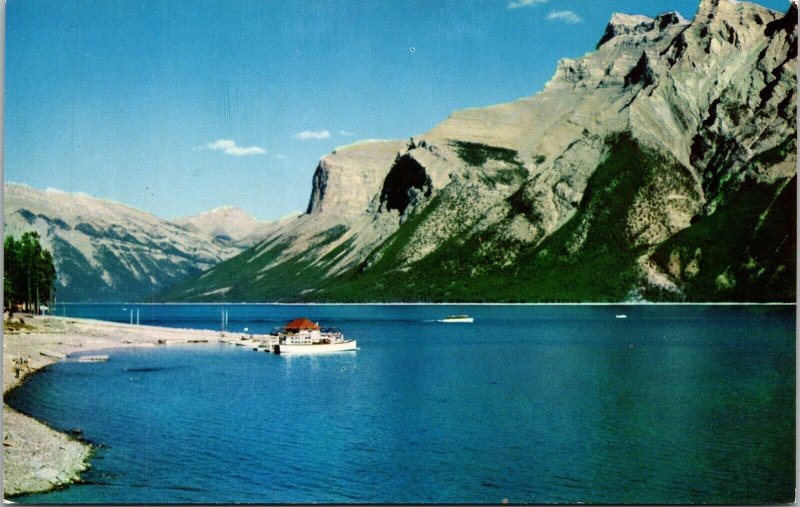 Lake Minnewanka Banff Natl Park Snowy Canadian Rockies Postcard Boat Vintage UNP 