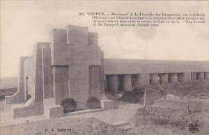 France Verdun Monument de la Tranchee des Baionnettes vue exterieure