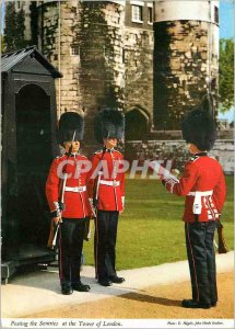 Postcard Modern Posting the Sentries at the Tower of London Militaria