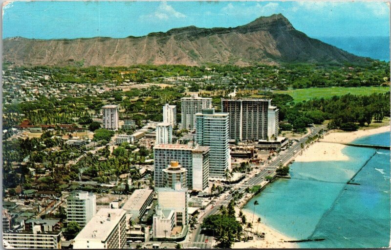 A Diamond Head City Scene At Popular Waikiki Beach Hawaii Postcard WOB UNP 