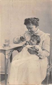 Mother holding her child Child, People Photo Postal Used Unknown 