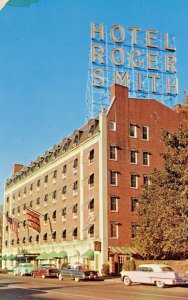 Postcard  Roger Smith Hotel in Stamford, CT.           S1