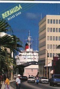 Postcard View of Boat Day in Hamilton, Bermuda.      6 x 4.    X1