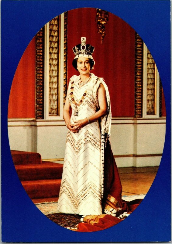 HM Qeen Elizabeth II in Parliamentary Robe, State Crown Postcard E45