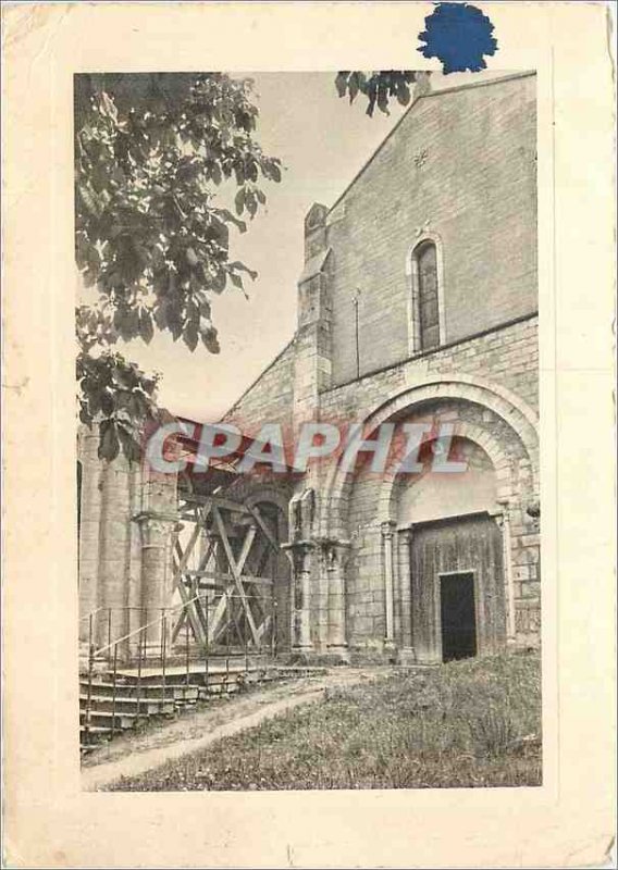Postcard Modern Escurelles (Allier) The Church XII Century