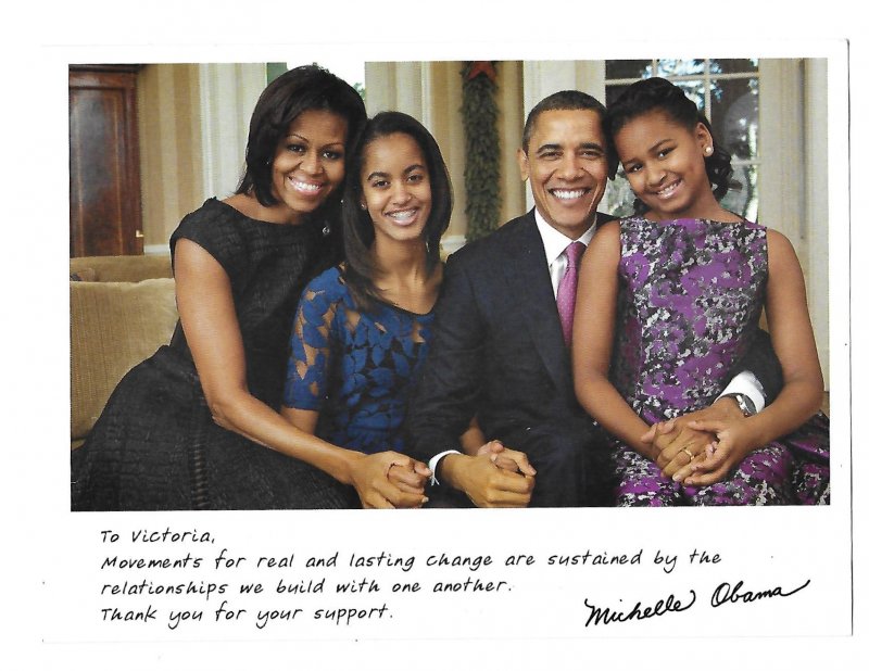 Picture of the Obama US Presidential  Family 2012 Thanking for Support