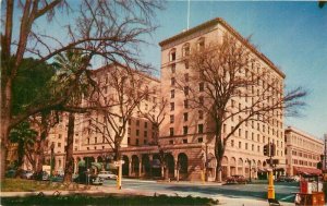 Automobiles Senator Hotel Sacramento California Roberts Postcard roadside 12043