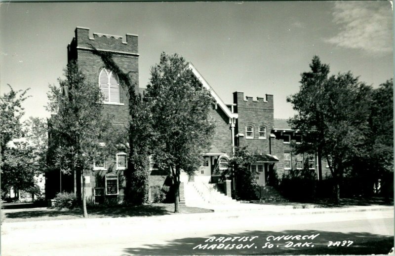 RPPC Baptist Church Madison SD South Dakota Unused UNP Postcard T19