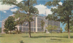 Savannah Missouri  Dr. Nichols Sanatorium for Cancer Postcard linen 22-901