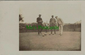 Sports Postcard - Recreation - Group of Men Playing Bowls   RS27995