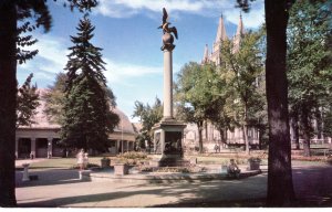 US    PC4579  SEA GULL MONUMENT, TEMPLE SQUARE, SALT LAKE CITY, UTAH