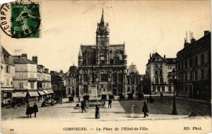 CPA COMPIEGNE - La Place de l'Hotel de Ville (423551)
