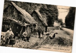 CPA FOUGERES - Huttes de sabotiers en foret (210497)