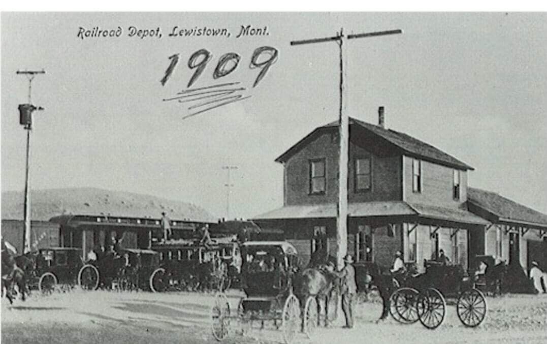 Lewistown MONTANA RPPC 1909 DEPOT Train Station RAILROAD Railway VAN